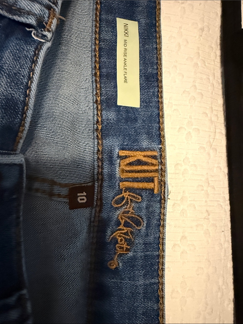 Kut from the Kloth Women's Mid Rise Straight Leg, Nikki